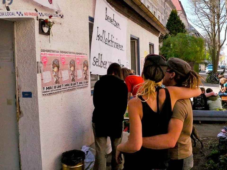 Friedlich geht es am besetzten Haus in der Freiburger Gartenstra�e zu.  | Foto: Joachim R�derer