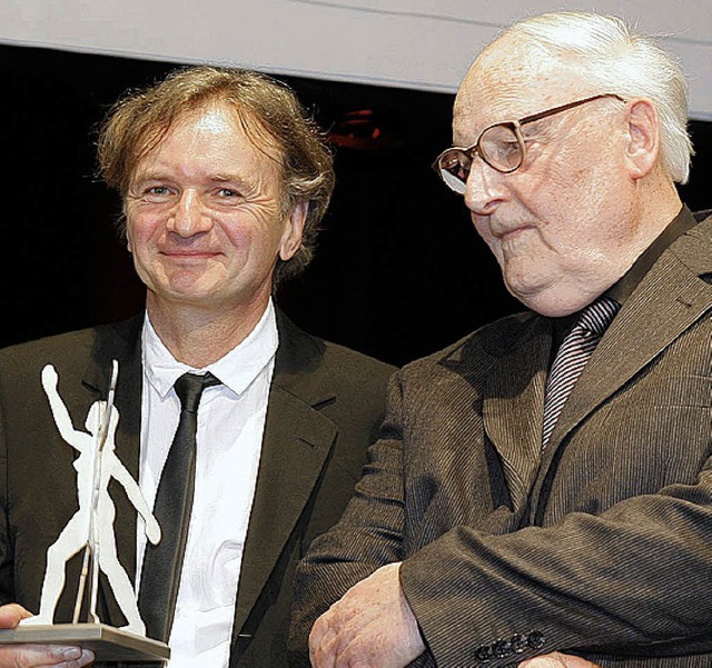 Europischer bersetzerpreis an Peter Urban-Halle (links) und Hanns Grssel.  | Foto: Peter Heck