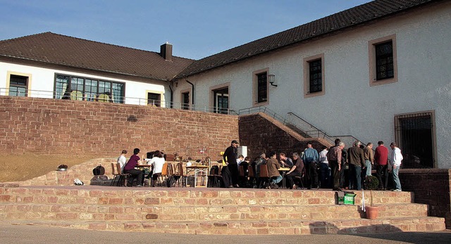 Zur Einweihung das richtige Wetter: di...htbhne im Schmieheimer Schlossgarten.  | Foto: DECOUX-KONE