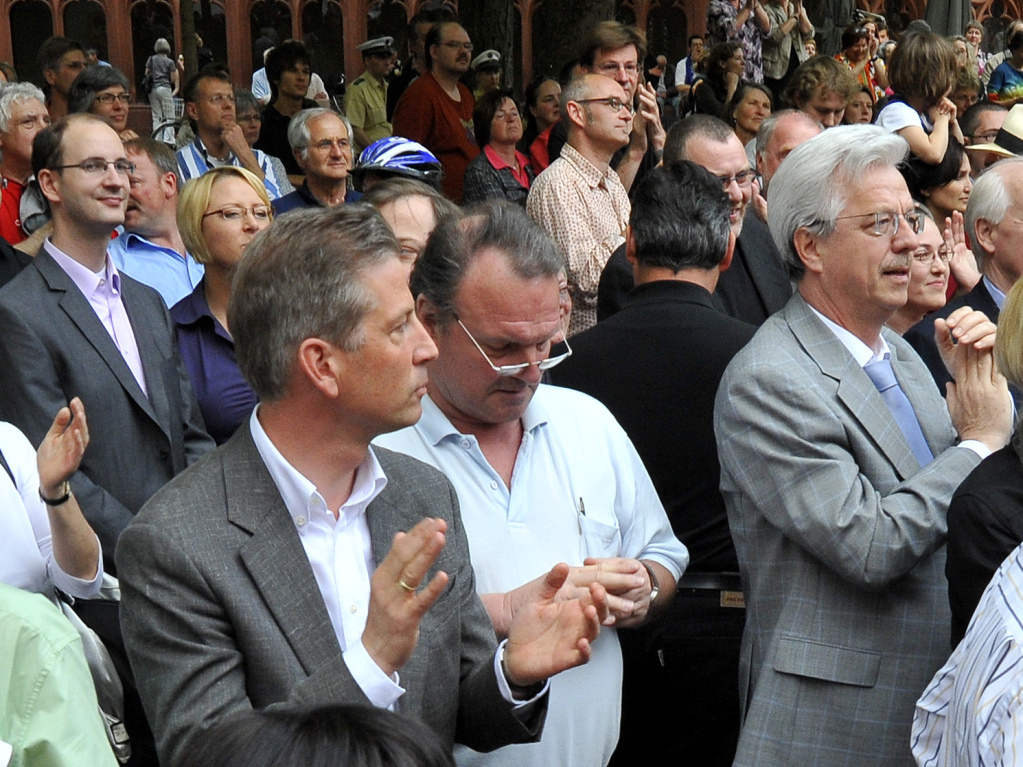 Sascha Fiek (FDP, hinten links), Klaus Schle (CDU, vorne liniks) und dem Ersten Brgermeister Otto Neideck (rechts)