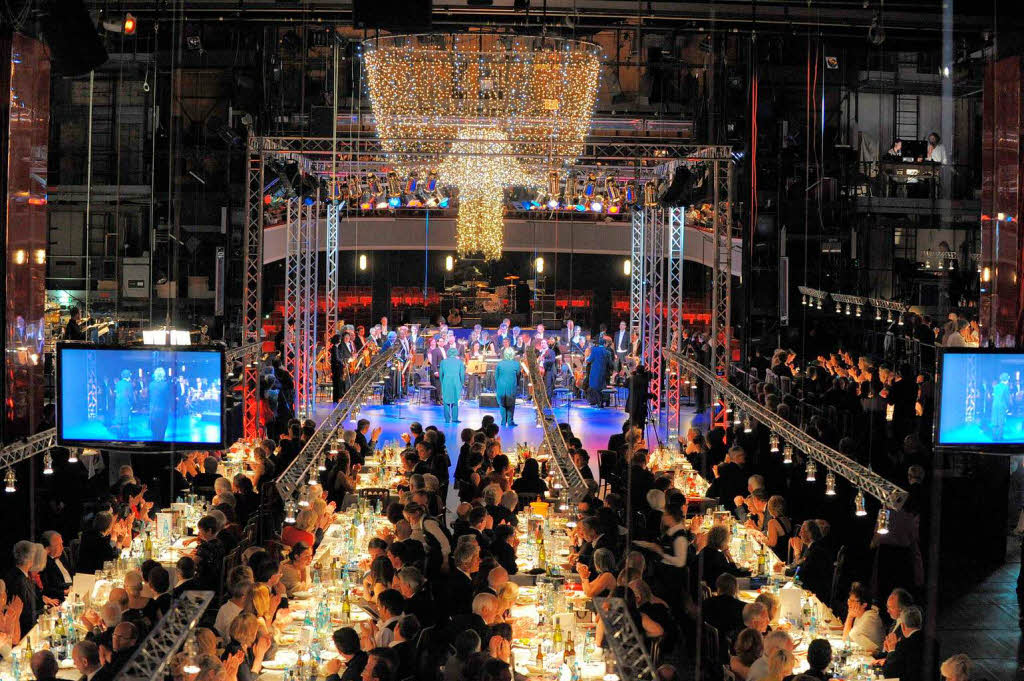 Musikalische Darbietung und viel, viel Tanz: Der Freiburger Theaterball 2010.