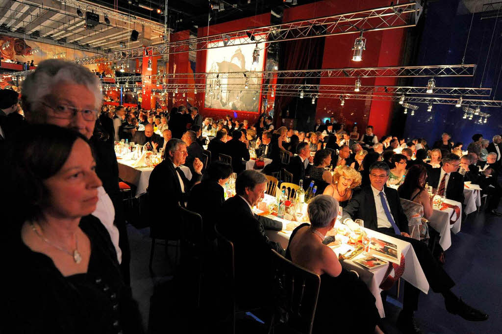 Musikalische Darbietung und viel, viel Tanz: Der Freiburger Theaterball 2010.