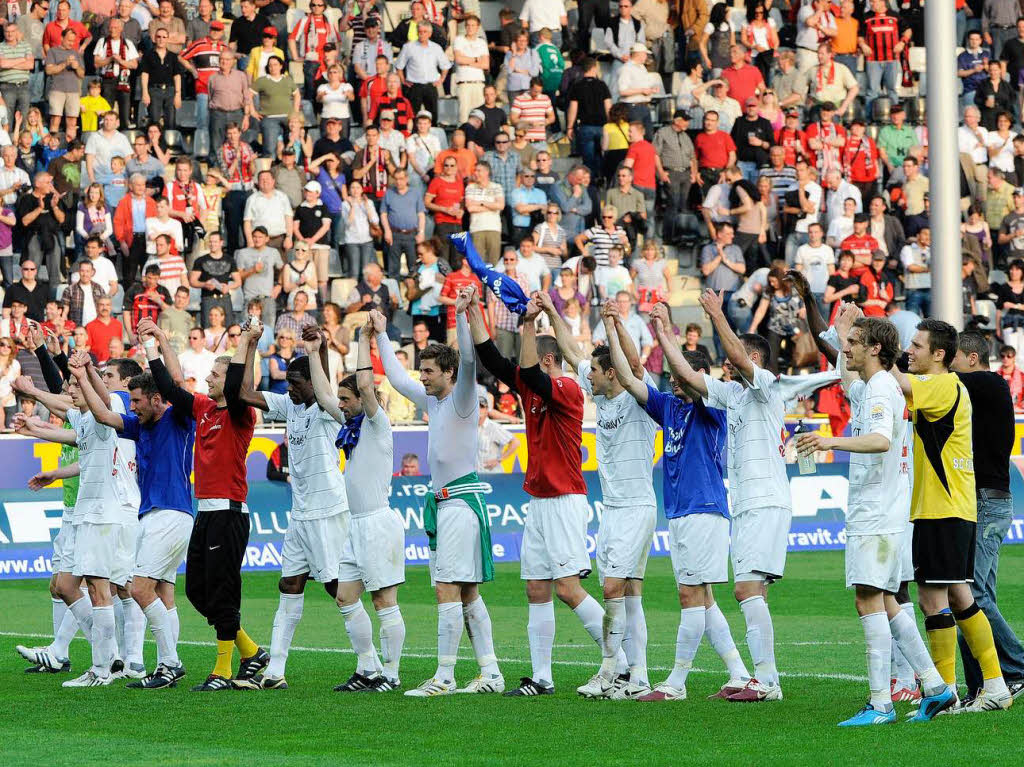 La Ola im Badenova-Stadion.