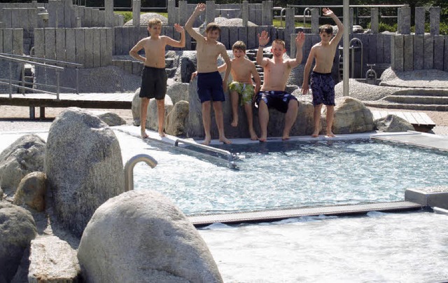 Schwimmbaderffnung Teningen  | Foto: Aribert Rssel