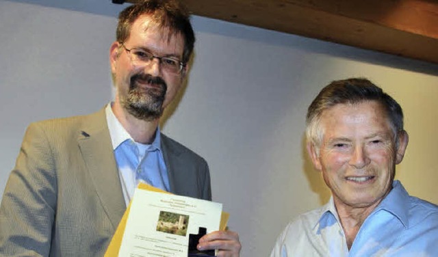 Historiker Andre Gutmann (links) bekam...eicht (nicht im  Bild: Wolfgang Adam).  | Foto: Daniela Jarusel