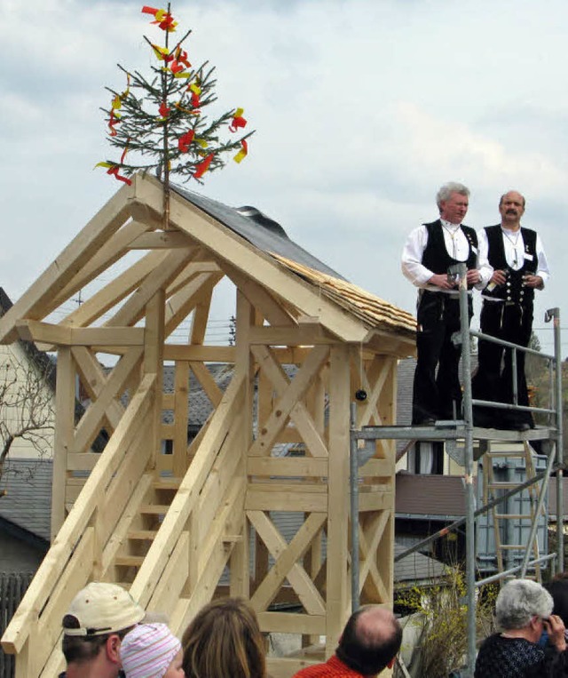 Die Bernauer feierten am Sonntag das R...lhauses, das nun der Gemeinde gehrt.   | Foto: Ulrike Spiegelhalter