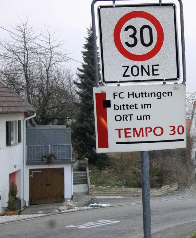 Zu Tempo 30 fordern Autofahrer in Hutt...eiler mchte  die Verkehrsberuhigung.   | Foto: Langelott