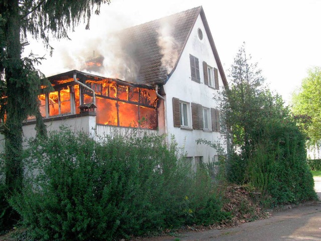 Das brennende Haus in Haslach.  | Foto: Polizei