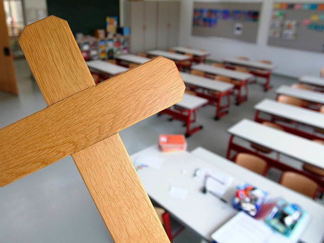 Was ist Ihre Meinung: Gehrt das Kreuz im Klassenzimmer?  | Foto: dpa