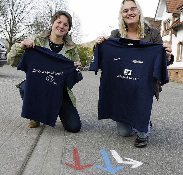 Maria Bu (links) und Alexandra Kasch ...ehr als 300 Teilnehmer am Kinderlauf.   | Foto: heidi fssel