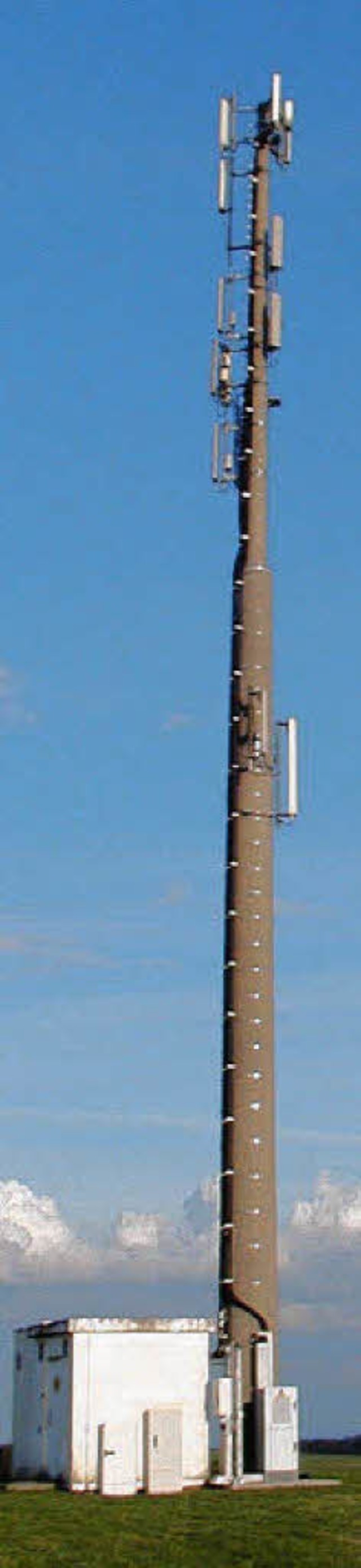 Der rund 30 Meter hohe Sendemast auf d...hl durch eine hhere Anlage ersetzt.   | Foto:  ADAM