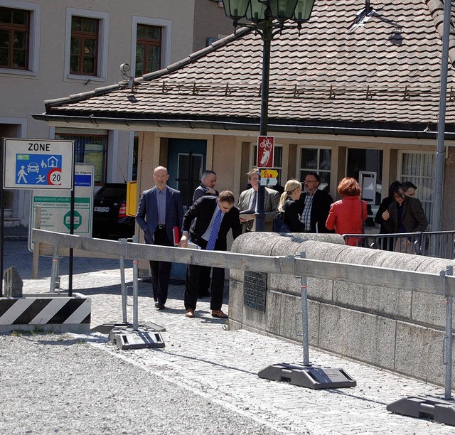 Augenschein auf der Laufenbrcke: Bei ...eschwerdepunkte abgearbeitet worden.    | Foto: Hildegard Siebold