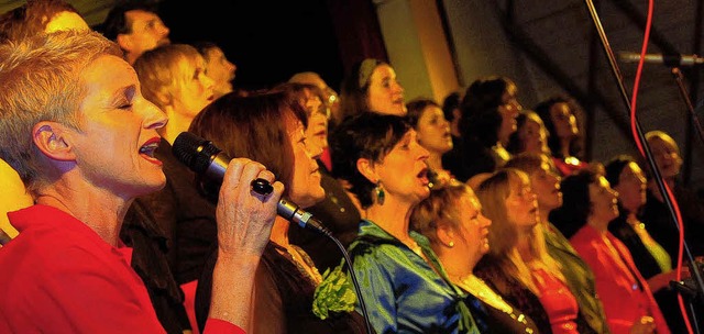 Beim Konzert des Chorus delicti im Lw...der Funke schnell aufs Publikum ber.   | Foto: H. Fssel