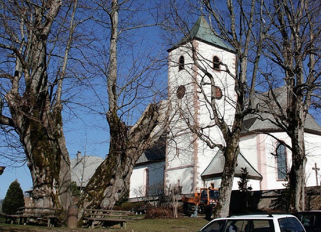 Die Linde in Breitnaus Dorfmitte braucht Baumkosmetik.   | Foto: S.Barthmes