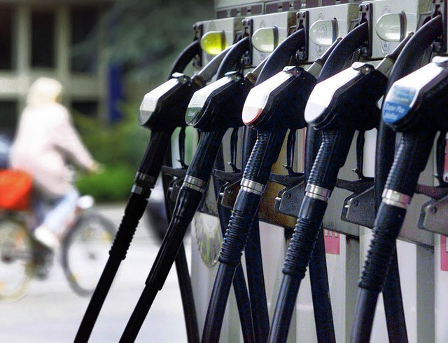 Autofahren ist wieder teurer geworden, Fahrradfahren nicht.    | Foto: dpa