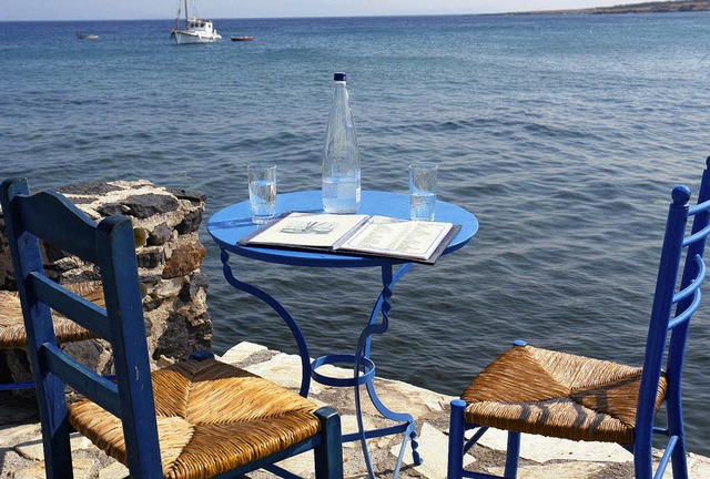 Warten auf Gste, warten auf Umsatz:  eine Taverne in Griechenland  | Foto: FOTOLIA /DPA