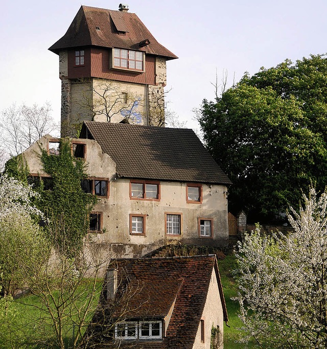 <Bildtext>Die Burg Sponeck ffnet  ihr...die Wanderer beim Maifest.</Bildtext>   | Foto: Roland Vitt