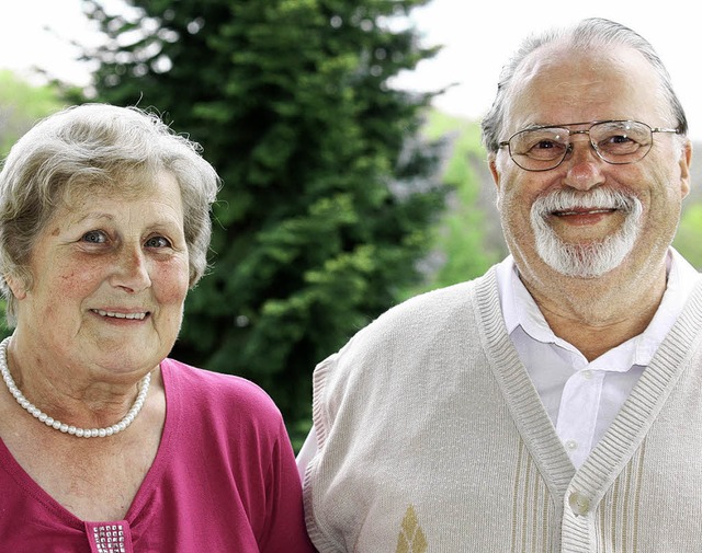 Margarete und Walter Bhler feiern heu...ihr Hochzeitszug durch das ganze Dorf.  | Foto: Jrgen Schneider