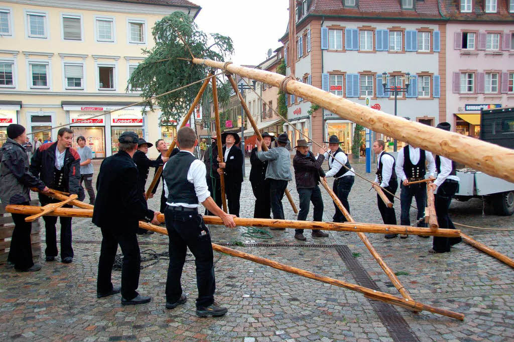 Die Zimmerleute mssen krftig anpacken