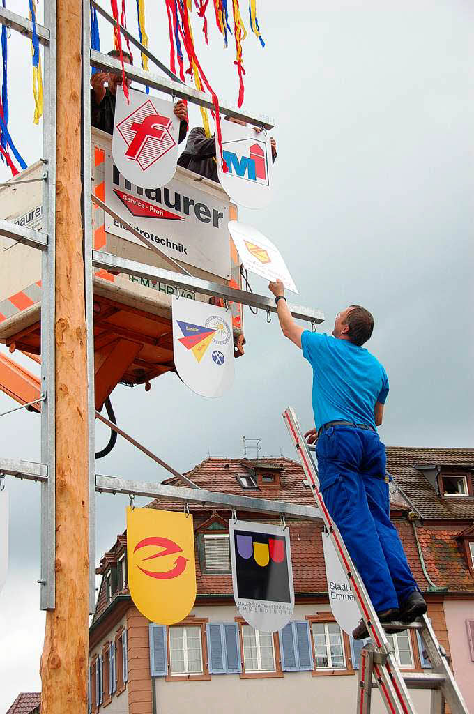 Langsam kriegt der Baum den letzten Schliff