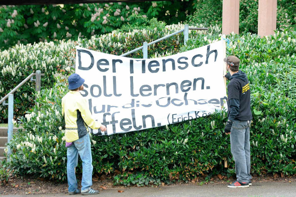 Im Zeichen der Arbeitnehmer und des Regens: Die 1. Mai-Demo in Freiburg.