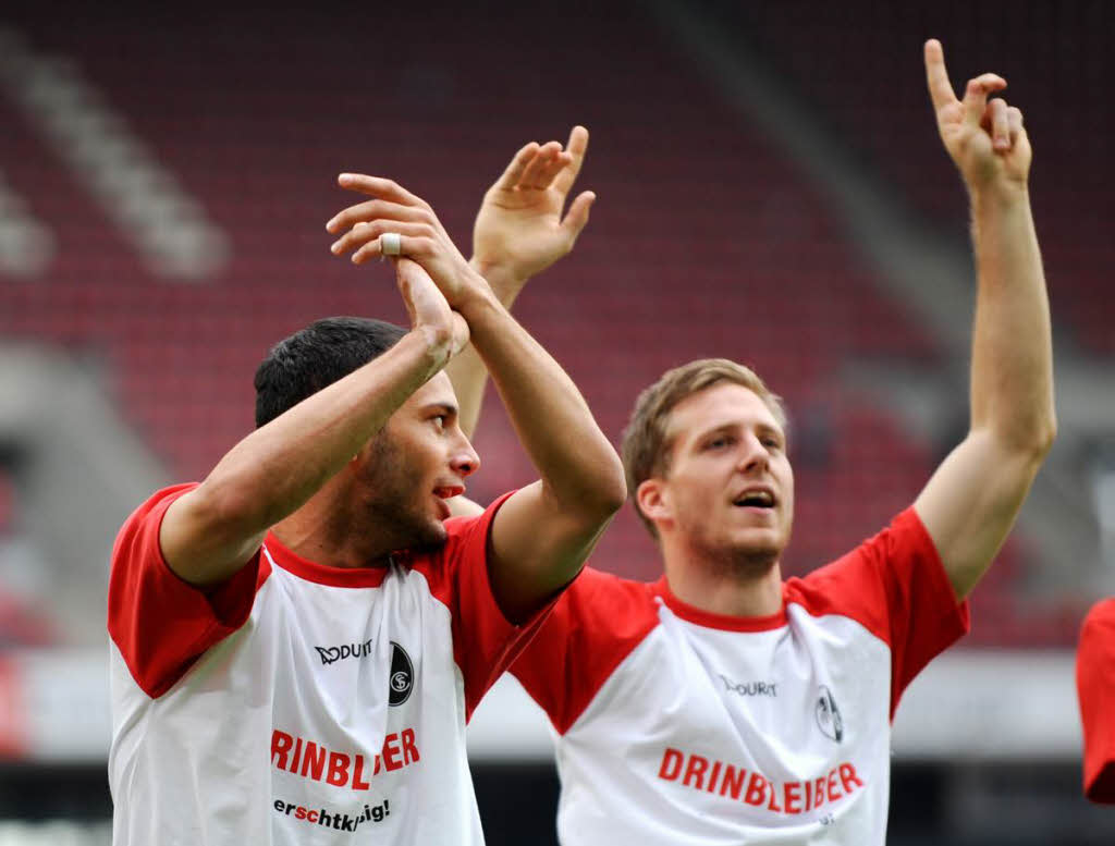 Grenzenloser Jubel: Der SC Freiburg hat einen Spieltag vor Schuss den Klassenerhalt in der Bundesliga in der Tasche.