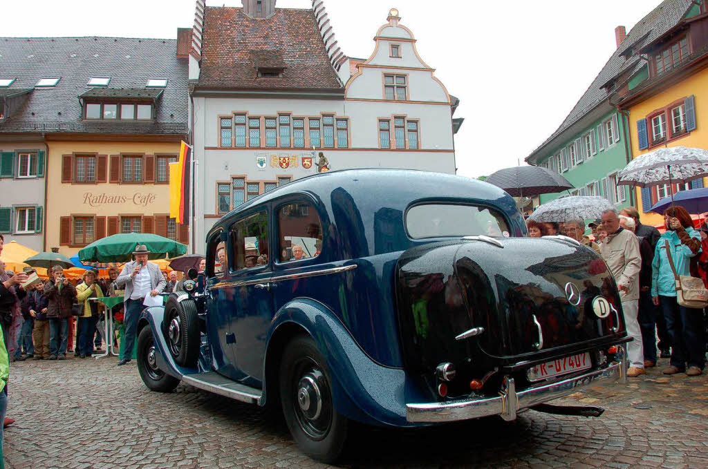 Freie Fahrt in der Fugngerzone: Die Oldtimer-Fahrzeuge fanden in der Staufener Altstadt viele Bewunderer.