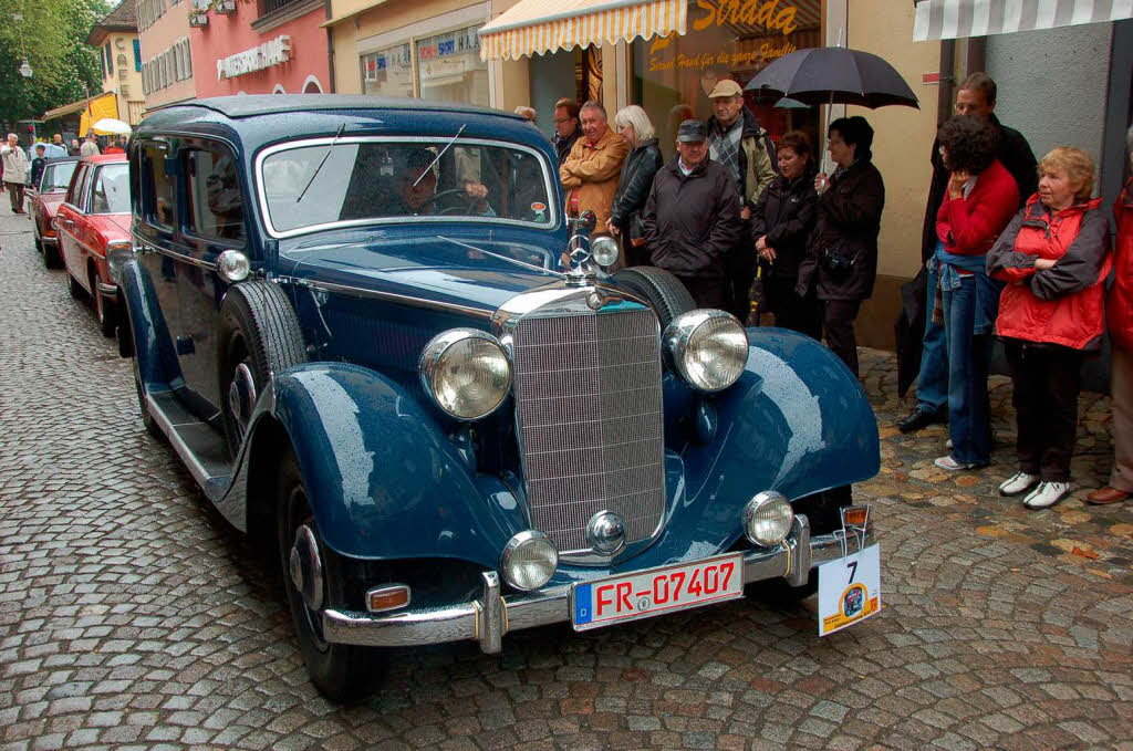 Freie Fahrt in der Fugngerzone: Die Oldtimer-Fahrzeuge fanden in der Staufener Altstadt viele Bewunderer.
