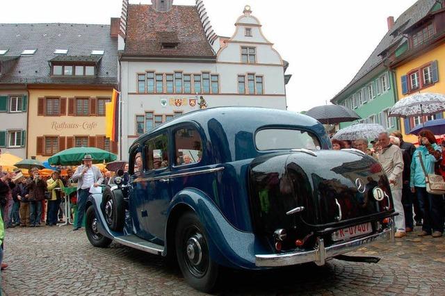 Oldtimer rollen durch Staufen