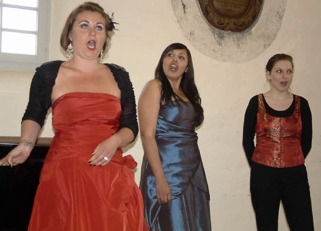 Charmant und lebhaft nahmen junge Gesa...einen Bummel durch Oper und Operette.   | Foto: Roswitha Frey