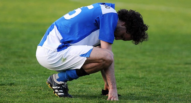 Am Boden: Der SV Weil (hier Sascha Bc...bandsliga vllig auer Tritt geraten.   | Foto: schn