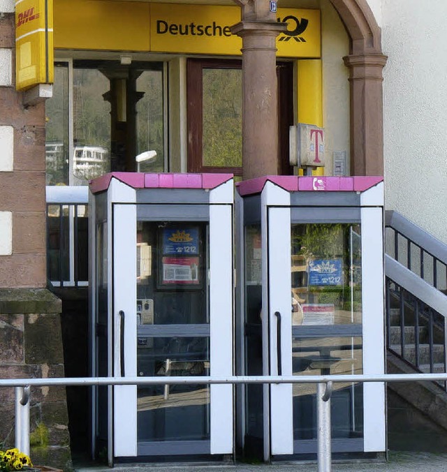 Nicht nur die Post verschwindet demnc...n auch eine der beiden Telefonzellen.   | Foto: Eberhard Weiss