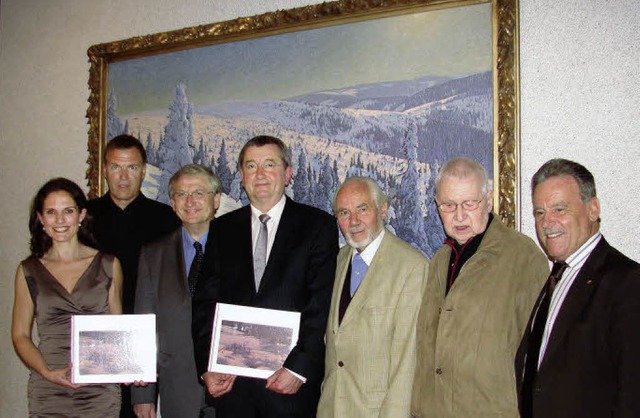 Die Initiatoren der Bilderausstellung ... sowie Brgermeister Hansjrg Eckert.   | Foto: christa maier