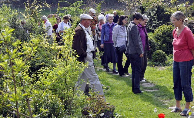 Begeistert von diesem Garten, den Rena... der ersten Sulzburger Gartenfhrung.   | Foto: Volker Mnch