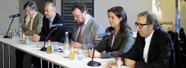 Nachdenkliche Diskussionsrunde trotz b...ftsfhrer der Pop-Akademie Mannheim.   | Foto: Robert Ullmann