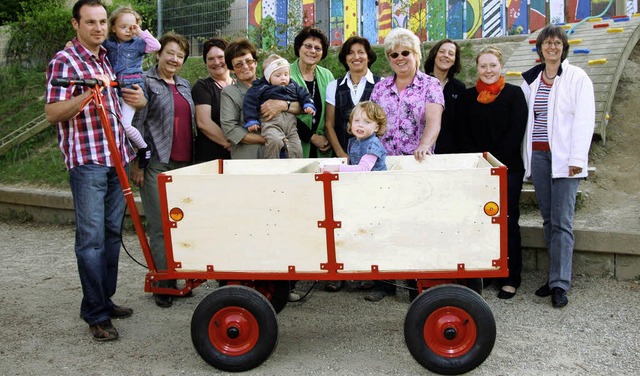 Einen groen Bollerwagen, der bis zu n...er Tage dem Kindergarten Webergssle.   | Foto: Peter Mller