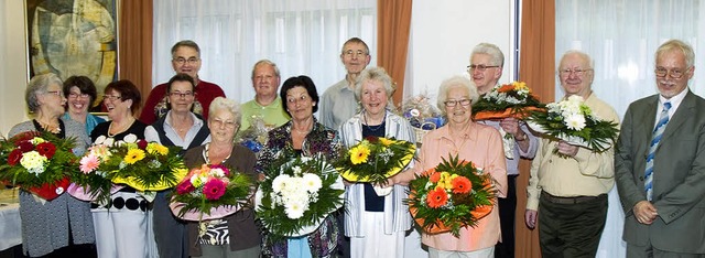 Mehr als zehn Jahre ehrenamtlich im Ha...r ehrte sie Stefan Naundorf (rechts).   | Foto: ludwig-frank-haus