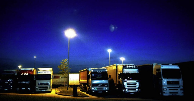 Direkt nach der Grenze bietet nun auch... Basel Nord Parkpltze fr Lastwagen.   | Foto: ddp