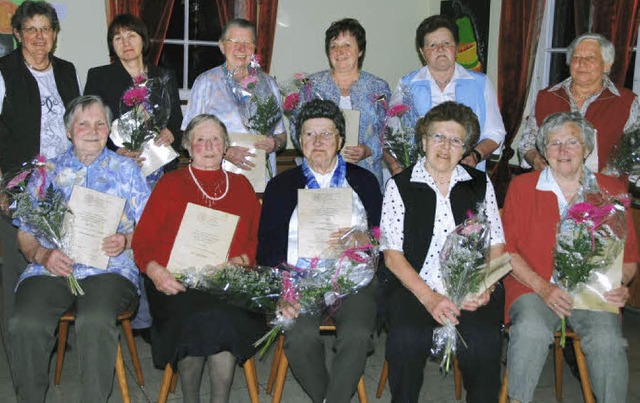Treue Mitglieder ehrte Vorsitzende HIl...holischen Frauenbund Kiechlinsbergen.   | Foto: Vitt