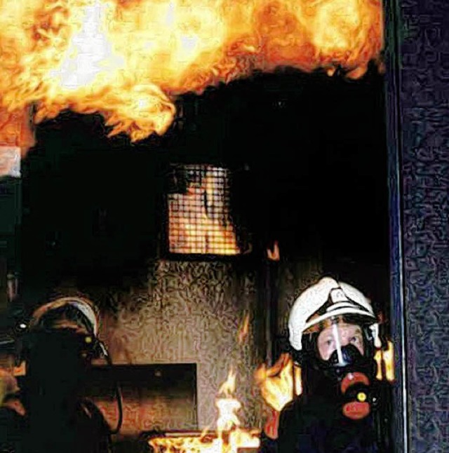 In einem Brandcontainer trainierenFeuerwehrleute ihre Einstze inInnenrumen.  | Foto: Landratsamt