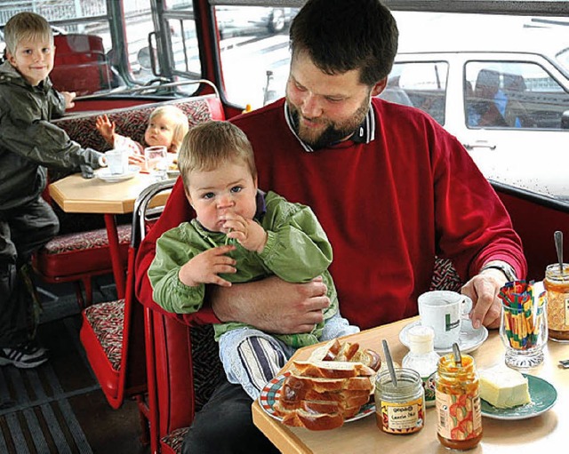 Im Londonbus gibt&#8217;s zum Weltlade...res Frhstck und einen Mittagstisch.   | Foto: BZ-ARCHIV