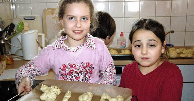 Im Spielhaus wird auch gebacken.  | Foto: Jutta Rogge