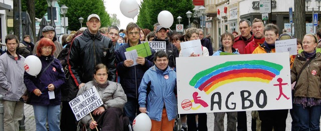 Die Arbeitsgemeinschaft der Behinderte...der Ortenau hat die Demo organisiert.   | Foto: rab