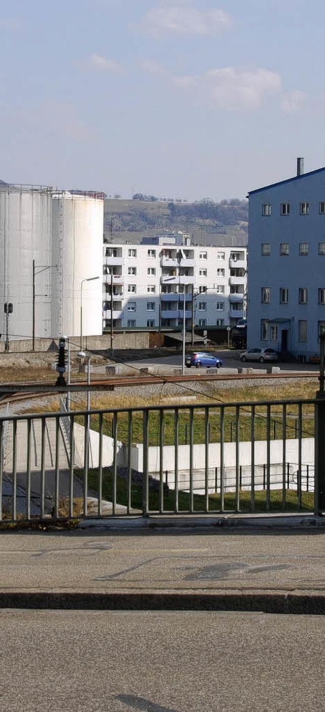 Direkt ans Basler Hafengebiet reicht d...h einen besseren Lrmschutz wnscht.    | Foto: Frey