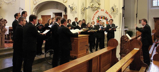 Carsten Klomp aus Kollnau mit dem Herd...okalensemble in der St.-Josef-Kirche.   | Foto: Hans Jrgen Kugler