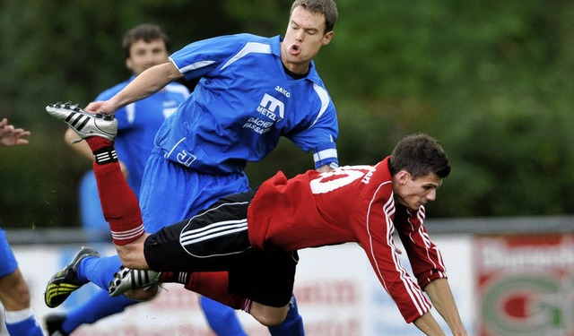 Die Spiele zwischen dem  FC Neustadt u...Bonndorfer Torjger Benjamin Schnle.   | Foto: Patrick Seeger