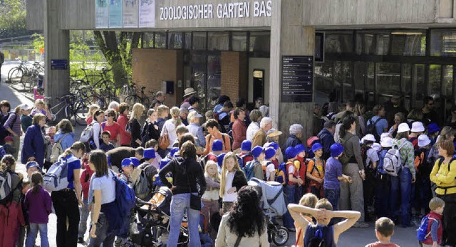 Die Menschen strmten 2009 in den Basl...o und sorgten fr einen Rekordumsatz.   | Foto: Zoo Basel