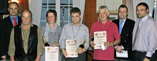 Ehrungen bei der Spudi-Zunft: (von li...d sein Stellvertreter Sigfried Wurth.   | Foto: Privat