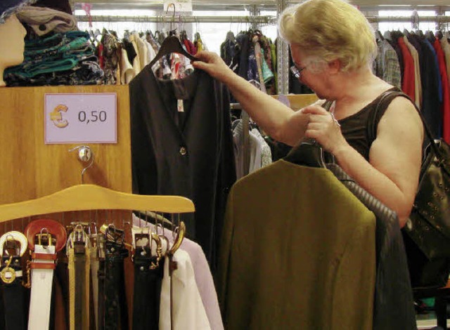 Groe Auswahl,  kleine Preise: Der DRK-Kleiderladen ist ganz schn attraktiv.  | Foto: Nicole Mai