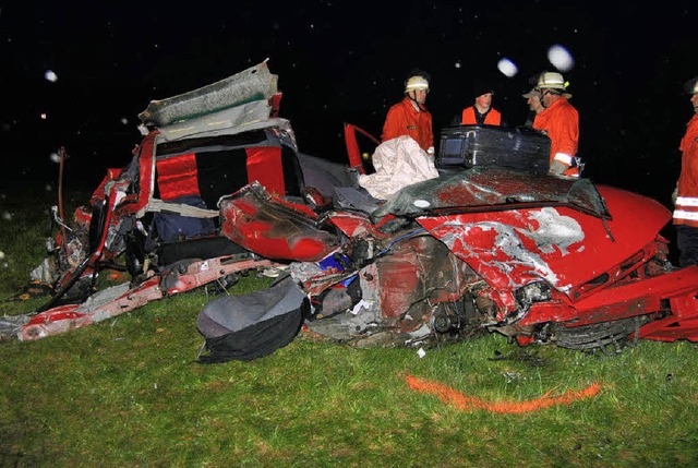 Ein einziger Schrotthaufen blieb vom F...auber ins Spital nach Basel geflogen.   | Foto: Kamera24.tv